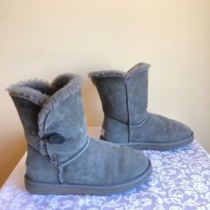 UGG “Bailey Button II” Boot in Gray - Size 8